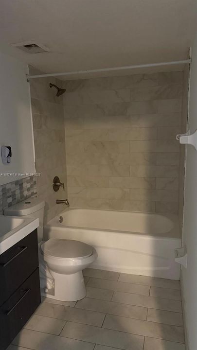 Active With Contract: $1,800 (2 beds, 2 baths, 822 Square Feet)