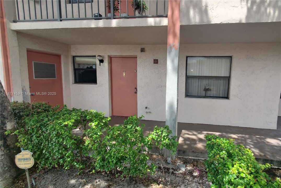 Active With Contract: $197,000 (2 beds, 2 baths, 956 Square Feet)