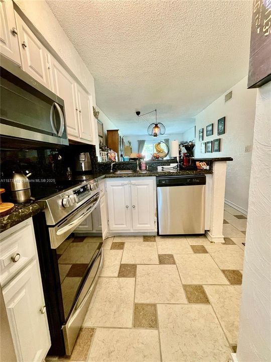 最近售出: $195,500 (2 贝兹, 2 浴室, 770 平方英尺)