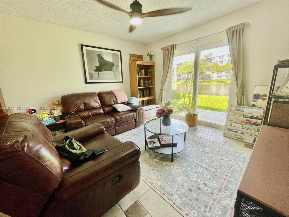 最近售出: $195,500 (2 贝兹, 2 浴室, 770 平方英尺)