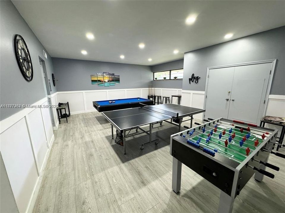 最近售出: $195,500 (2 贝兹, 2 浴室, 770 平方英尺)