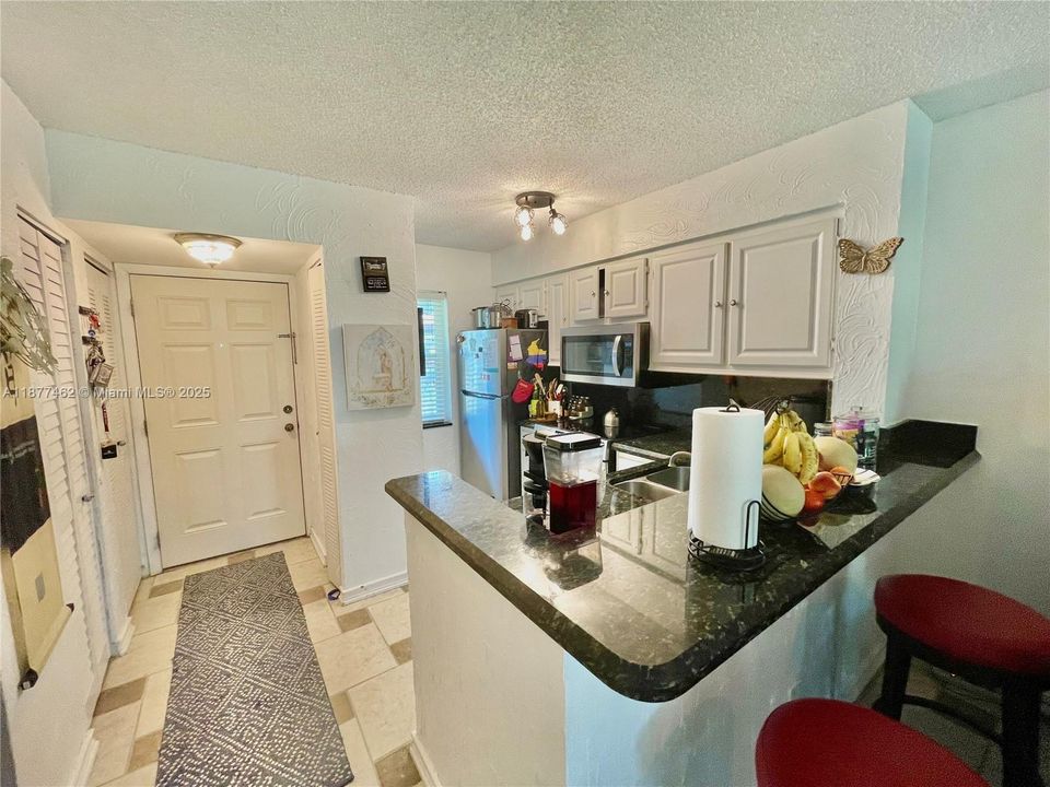 最近售出: $195,500 (2 贝兹, 2 浴室, 770 平方英尺)