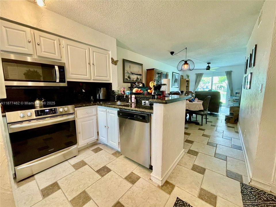 最近售出: $195,500 (2 贝兹, 2 浴室, 770 平方英尺)