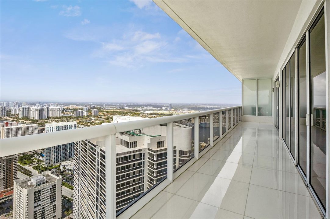 En Venta: $3,950,000 (4 camas, 4 baños, 3348 Pies cuadrados)