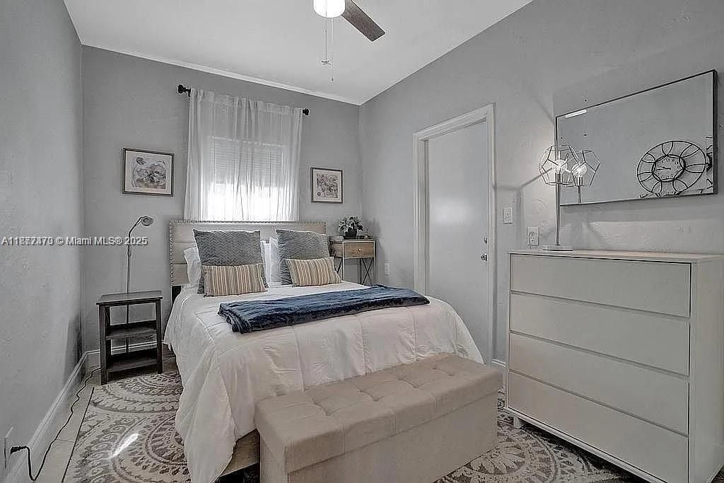 For Sale: $1,365,000 (2 beds, 1 baths, 890 Square Feet)