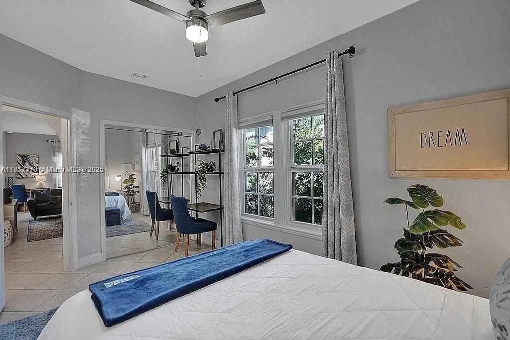 For Sale: $1,365,000 (2 beds, 1 baths, 890 Square Feet)