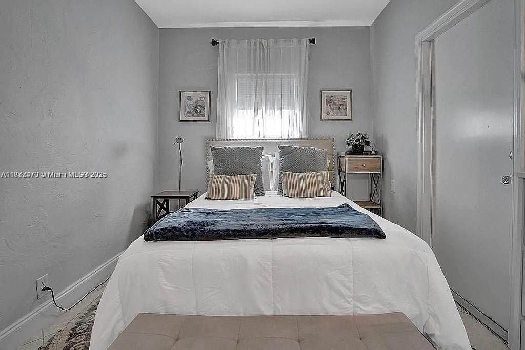 For Sale: $1,365,000 (2 beds, 1 baths, 890 Square Feet)