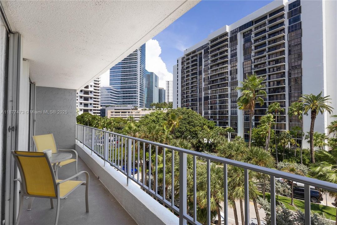 For Sale: $450,000 (1 beds, 1 baths, 612 Square Feet)