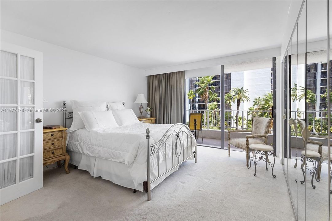 For Sale: $450,000 (1 beds, 1 baths, 612 Square Feet)