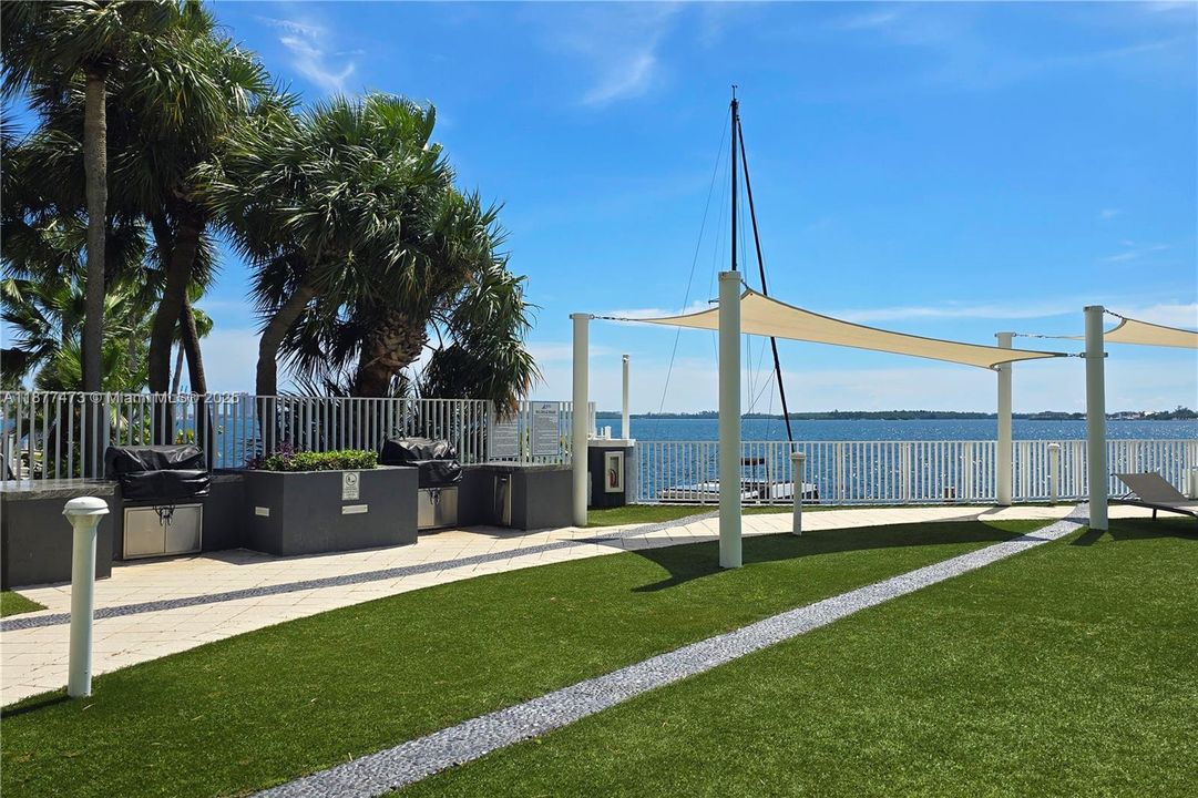 For Sale: $450,000 (1 beds, 1 baths, 612 Square Feet)