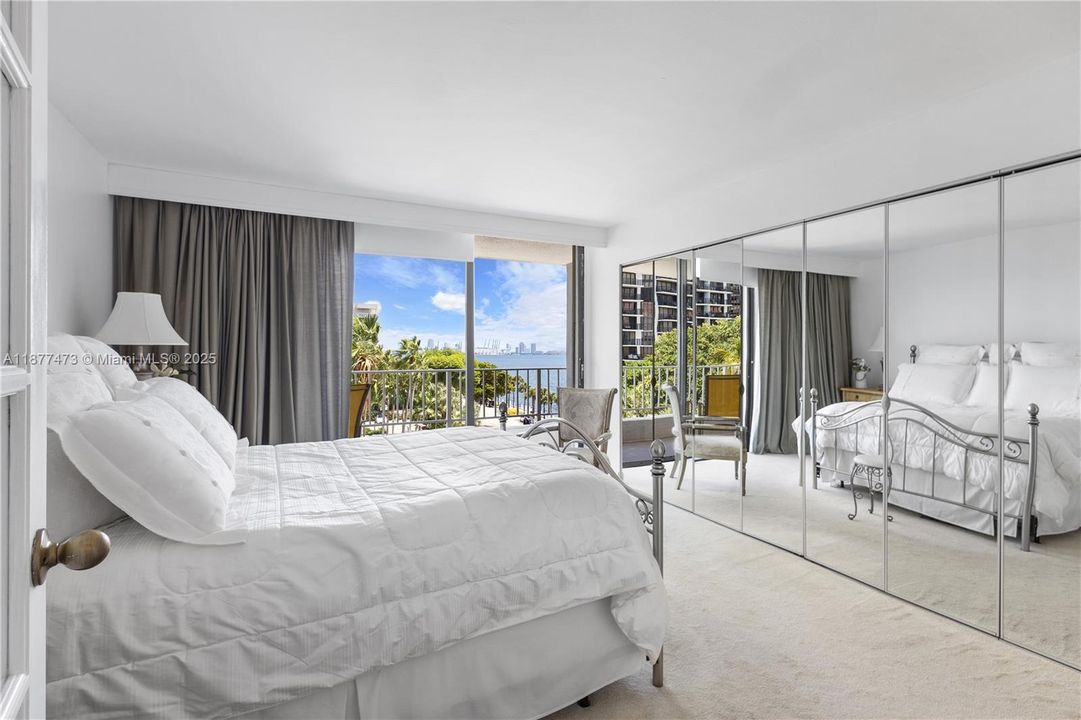 For Sale: $450,000 (1 beds, 1 baths, 612 Square Feet)