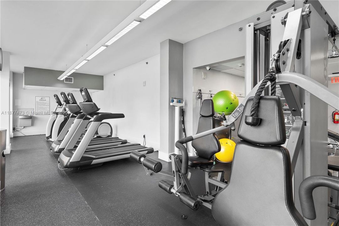 For Sale: $450,000 (1 beds, 1 baths, 612 Square Feet)