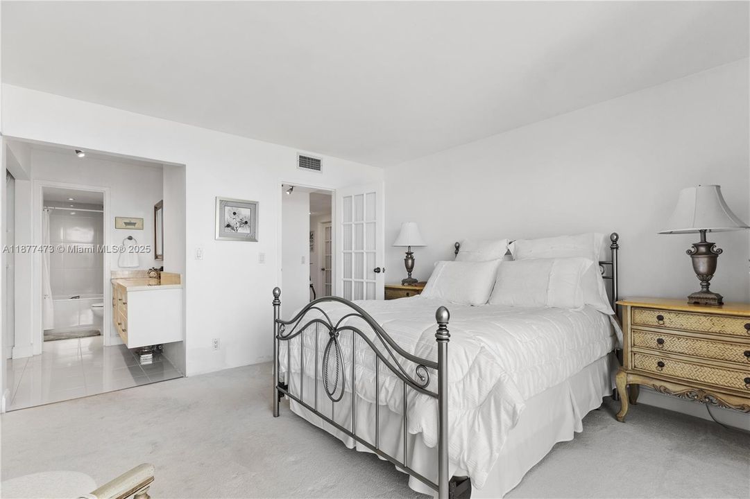 For Sale: $450,000 (1 beds, 1 baths, 612 Square Feet)