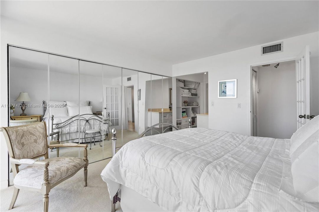 For Sale: $450,000 (1 beds, 1 baths, 612 Square Feet)