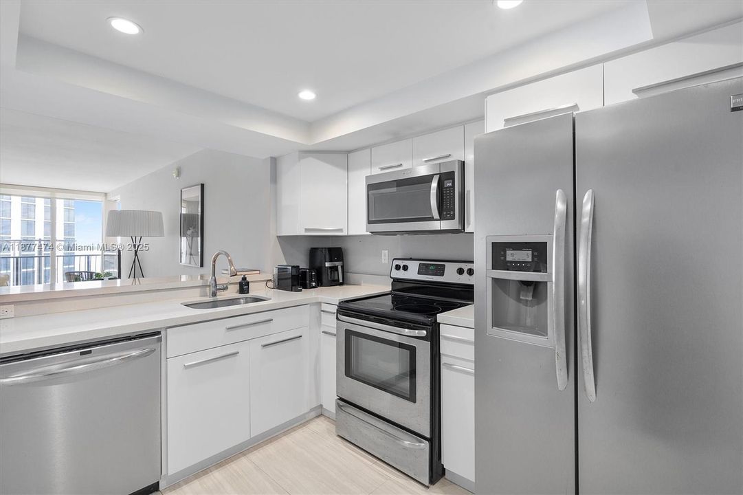 最近售出: $350,000 (1 贝兹, 1 浴室, 890 平方英尺)