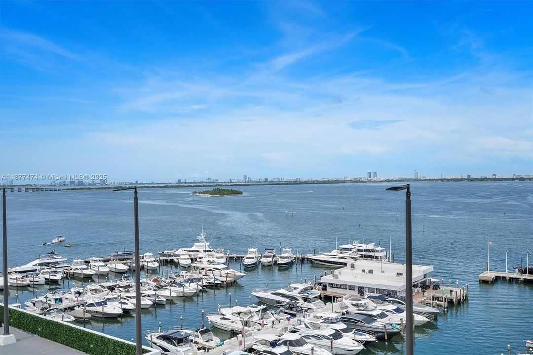 最近售出: $350,000 (1 贝兹, 1 浴室, 890 平方英尺)