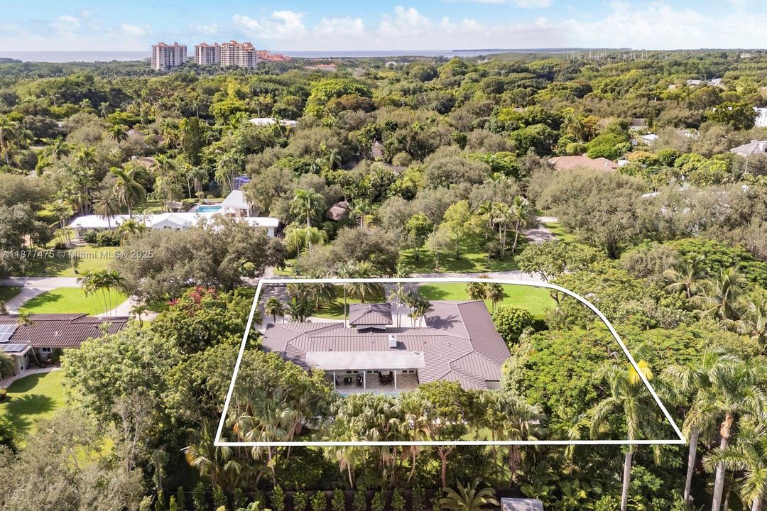 合同活跃: $3,975,000 (4 贝兹, 3 浴室, 4300 平方英尺)