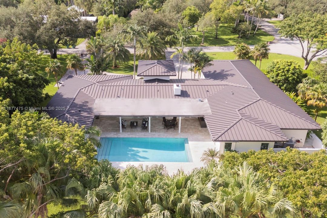 合同活跃: $3,975,000 (4 贝兹, 3 浴室, 4300 平方英尺)