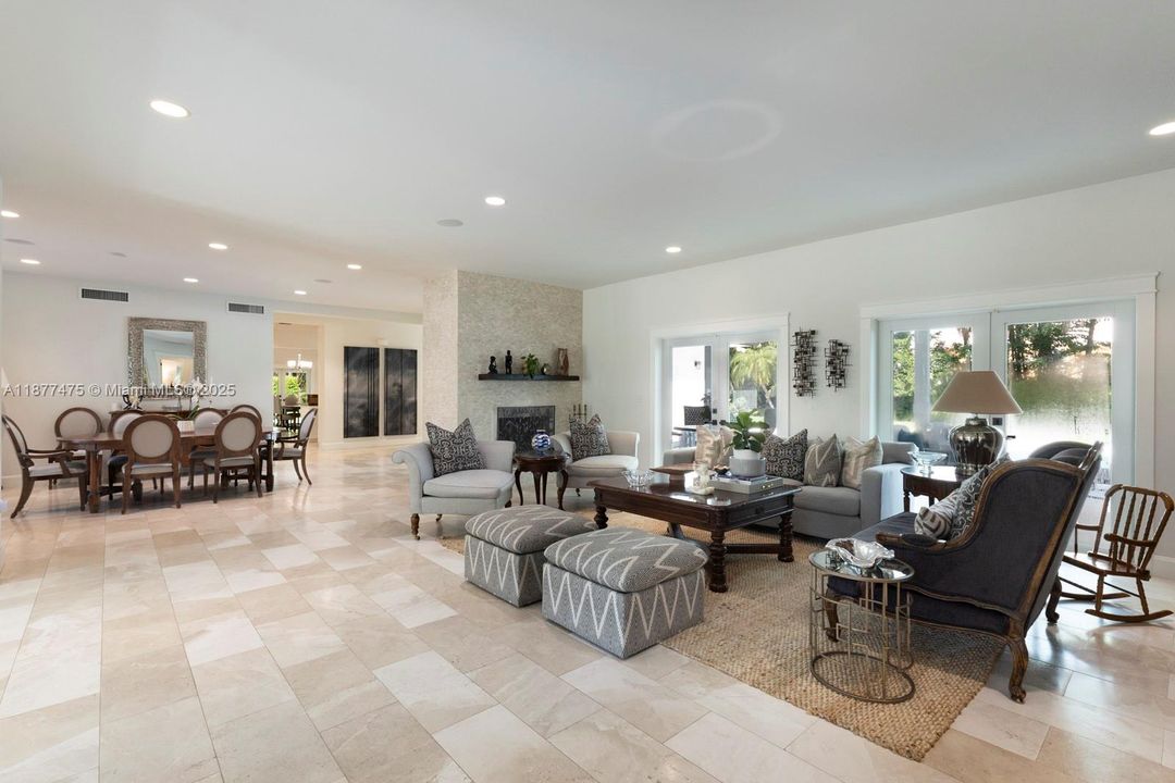 合同活跃: $3,975,000 (4 贝兹, 3 浴室, 4300 平方英尺)