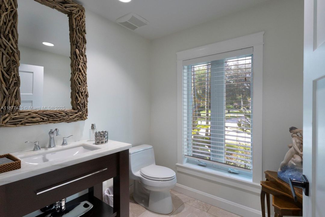 合同活跃: $3,975,000 (4 贝兹, 3 浴室, 4300 平方英尺)