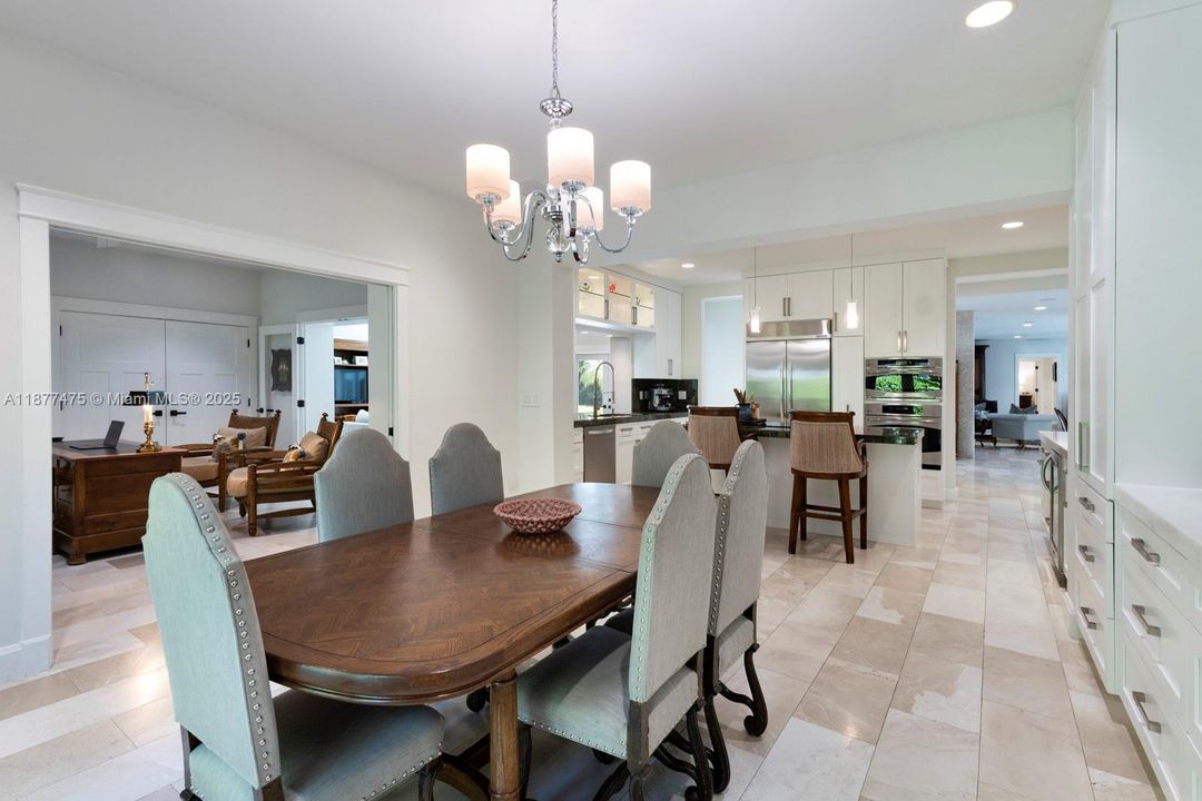 合同活跃: $3,975,000 (4 贝兹, 3 浴室, 4300 平方英尺)