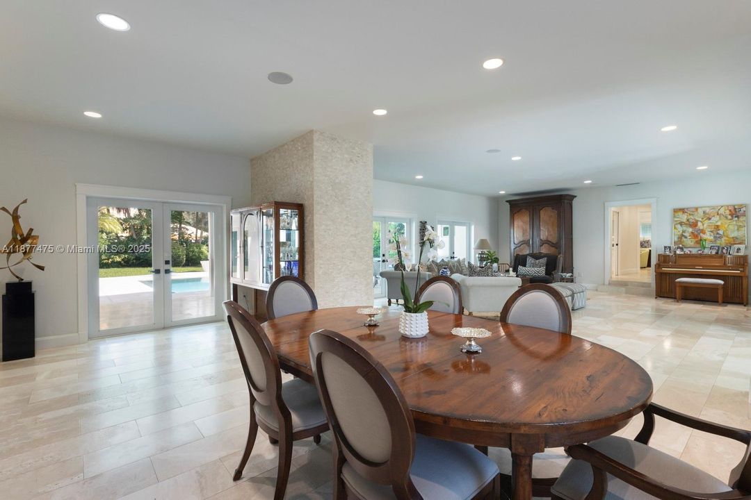 合同活跃: $3,975,000 (4 贝兹, 3 浴室, 4300 平方英尺)