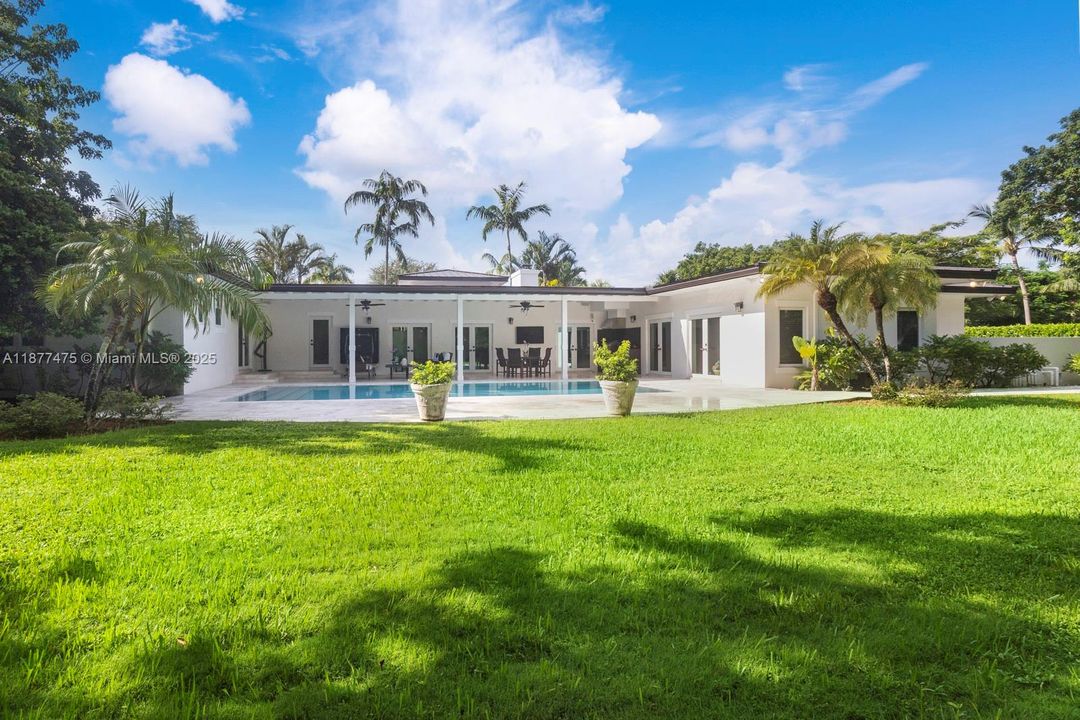 合同活跃: $3,975,000 (4 贝兹, 3 浴室, 4300 平方英尺)