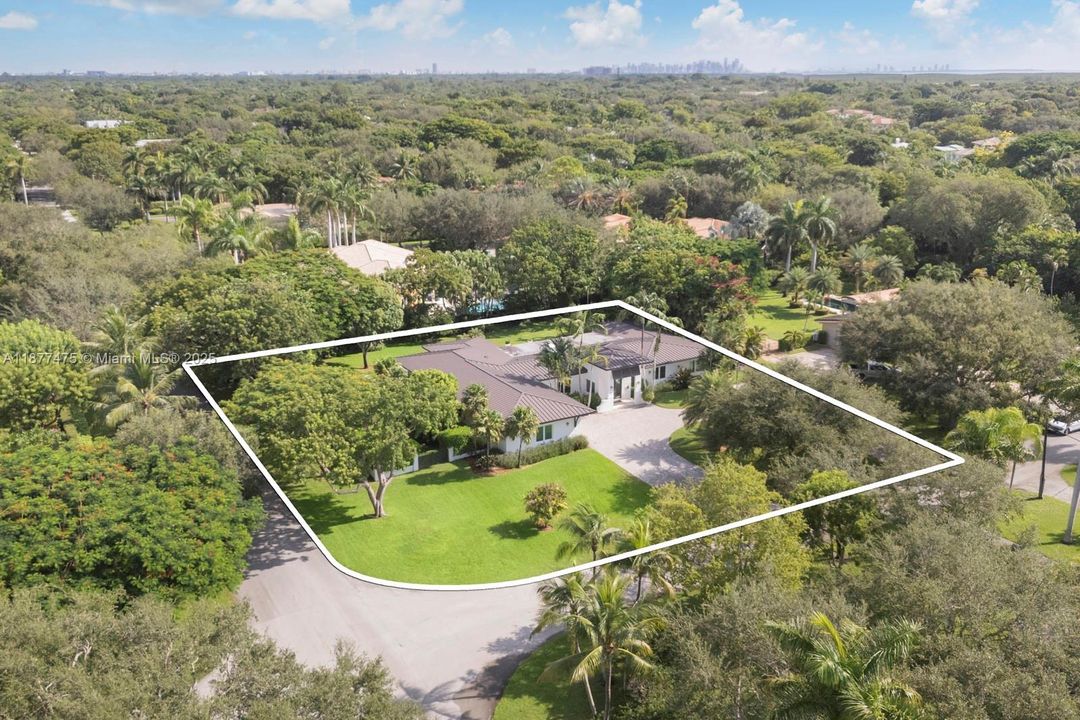 合同活跃: $3,975,000 (4 贝兹, 3 浴室, 4300 平方英尺)