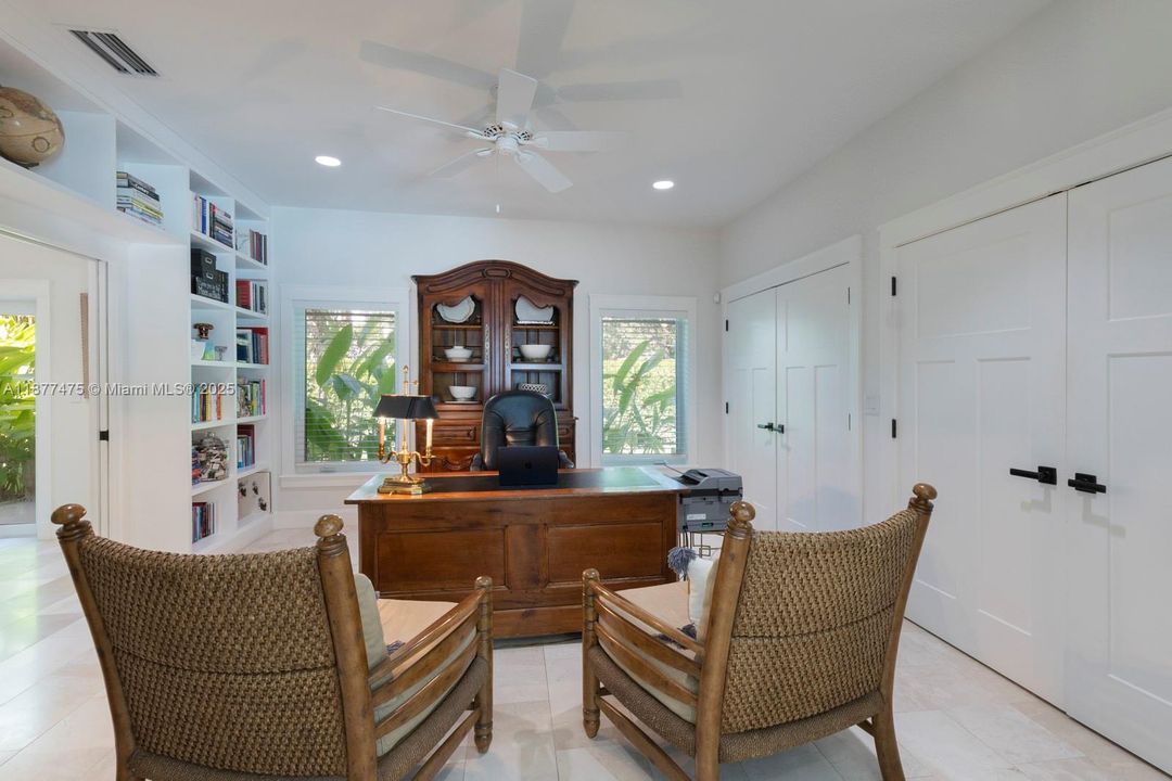 合同活跃: $3,975,000 (4 贝兹, 3 浴室, 4300 平方英尺)