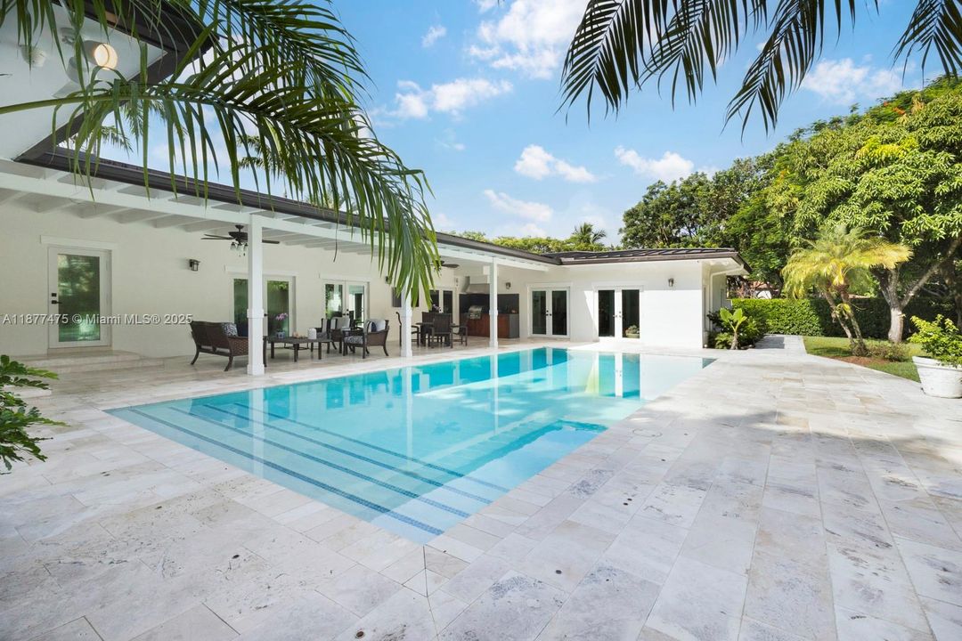 合同活跃: $3,975,000 (4 贝兹, 3 浴室, 4300 平方英尺)