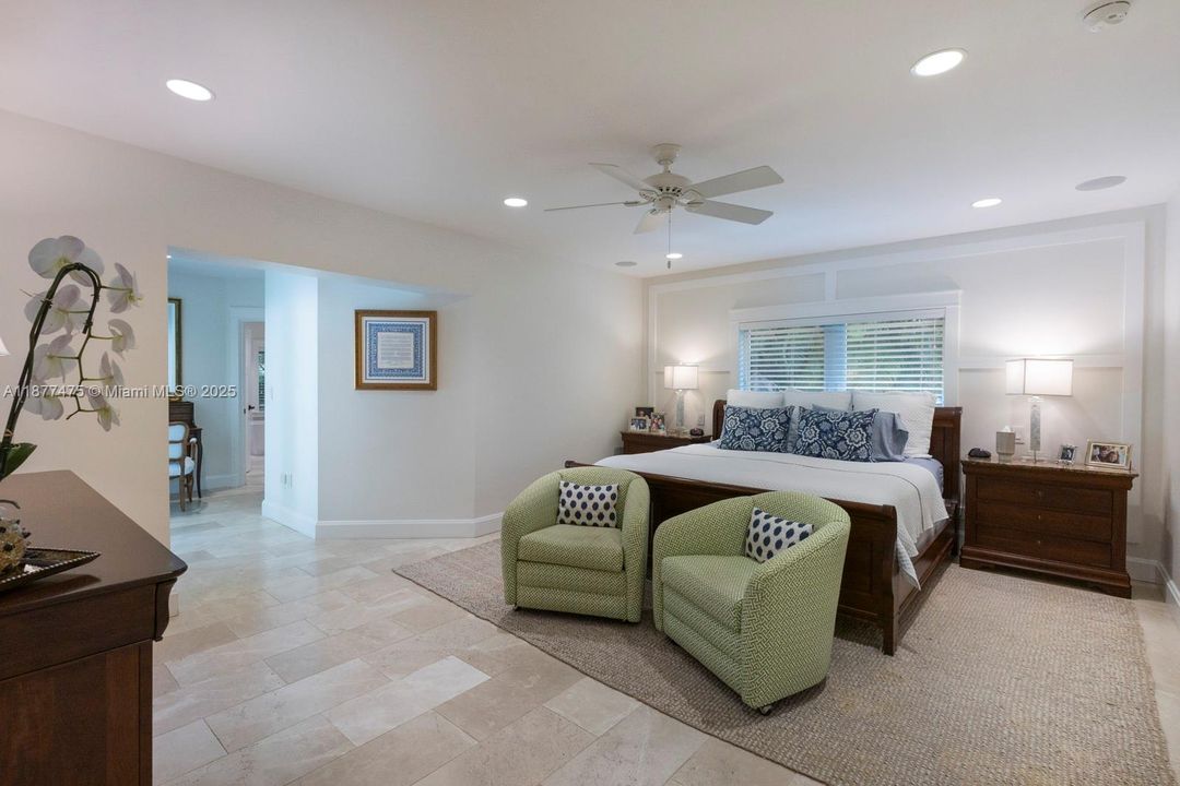 合同活跃: $3,975,000 (4 贝兹, 3 浴室, 4300 平方英尺)