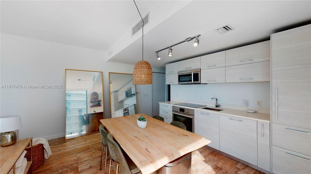 En Venta: $848,888 (1 camas, 2 baños, 898 Pies cuadrados)