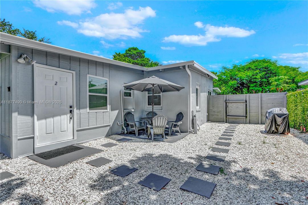 Recently Rented: $1,700 (1 beds, 1 baths, 700 Square Feet)