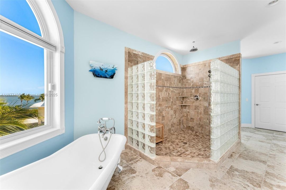 En Venta: $6,450,000 (3 camas, 3 baños, 4687 Pies cuadrados)