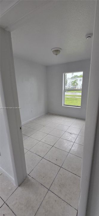 合同活跃: $2,000 (2 贝兹, 1 浴室, 850 平方英尺)