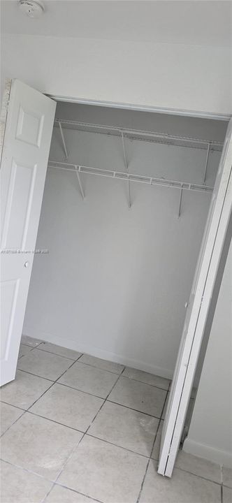 合同活跃: $2,000 (2 贝兹, 1 浴室, 850 平方英尺)