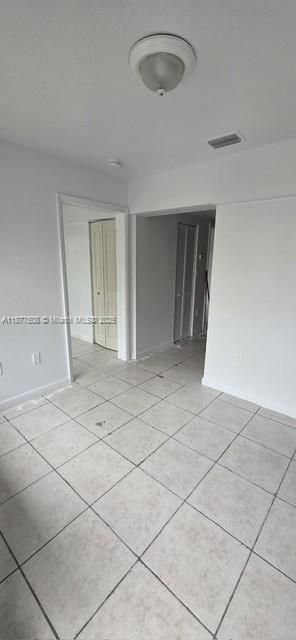 合同活跃: $2,000 (2 贝兹, 1 浴室, 850 平方英尺)