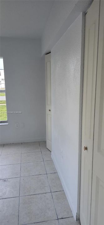 合同活跃: $2,000 (2 贝兹, 1 浴室, 850 平方英尺)