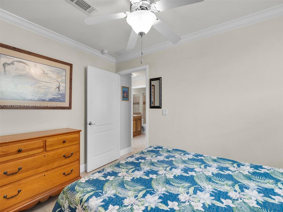 For Sale: $974,000 (3 beds, 2 baths, 1296 Square Feet)