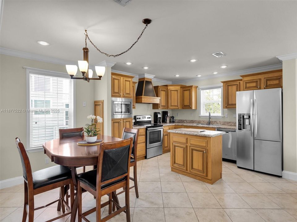 For Sale: $974,000 (3 beds, 2 baths, 1296 Square Feet)