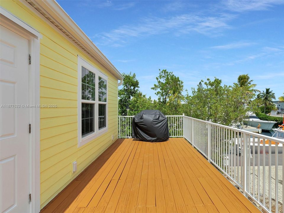 For Sale: $974,000 (3 beds, 2 baths, 1296 Square Feet)