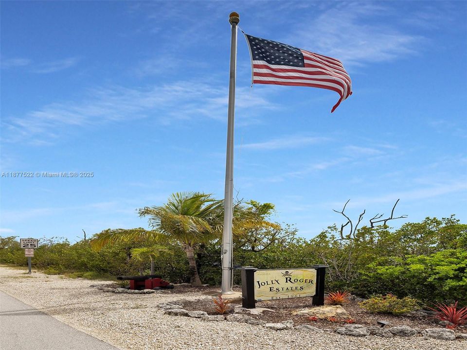 For Sale: $974,000 (3 beds, 2 baths, 1296 Square Feet)