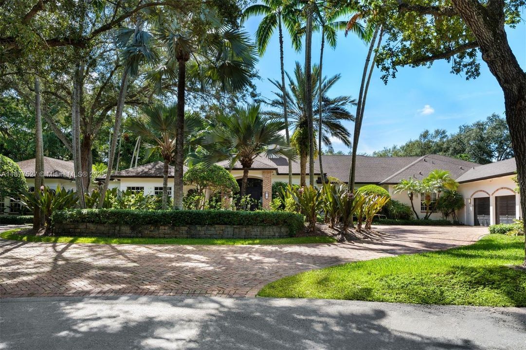 For Sale: $5,900,000 (6 beds, 6 baths, 5860 Square Feet)
