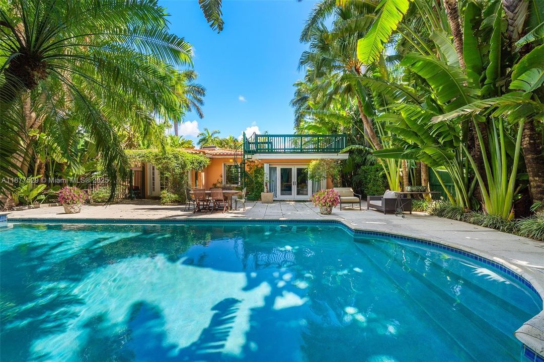 For Sale: $3,795,000 (3 beds, 2 baths, 2003 Square Feet)