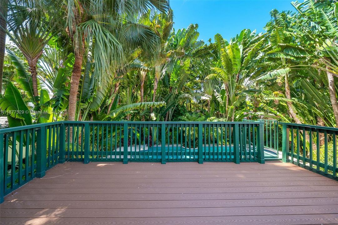 For Sale: $3,795,000 (3 beds, 2 baths, 2003 Square Feet)