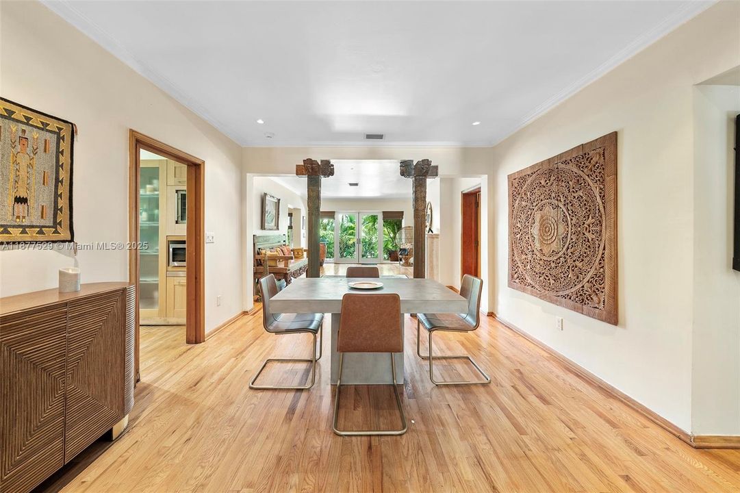 For Sale: $3,795,000 (3 beds, 2 baths, 2003 Square Feet)