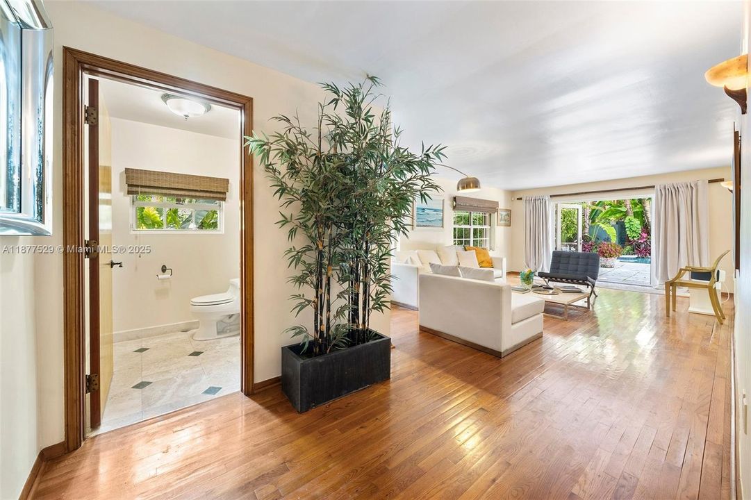 For Sale: $3,795,000 (3 beds, 2 baths, 2003 Square Feet)