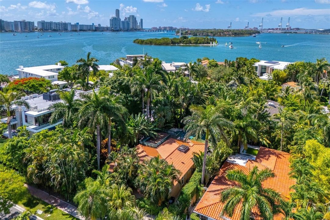 For Sale: $3,795,000 (3 beds, 2 baths, 2003 Square Feet)