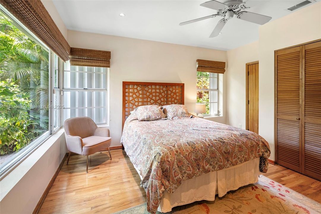 For Sale: $3,795,000 (3 beds, 2 baths, 2003 Square Feet)