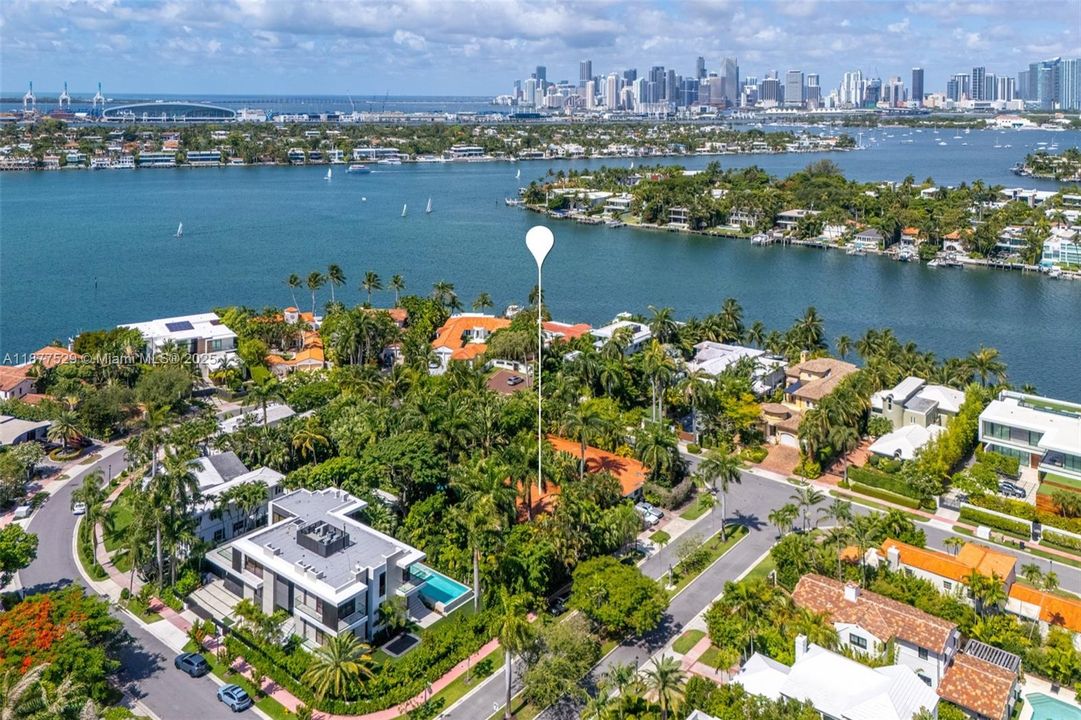 For Sale: $3,795,000 (3 beds, 2 baths, 2003 Square Feet)